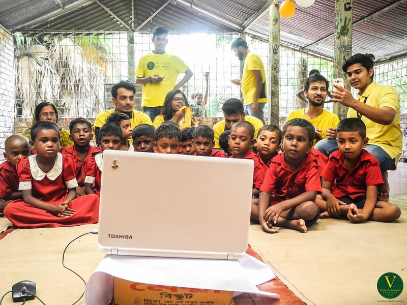 প্রজেক্ট-চলো স্কুল রঙ্গিন করি