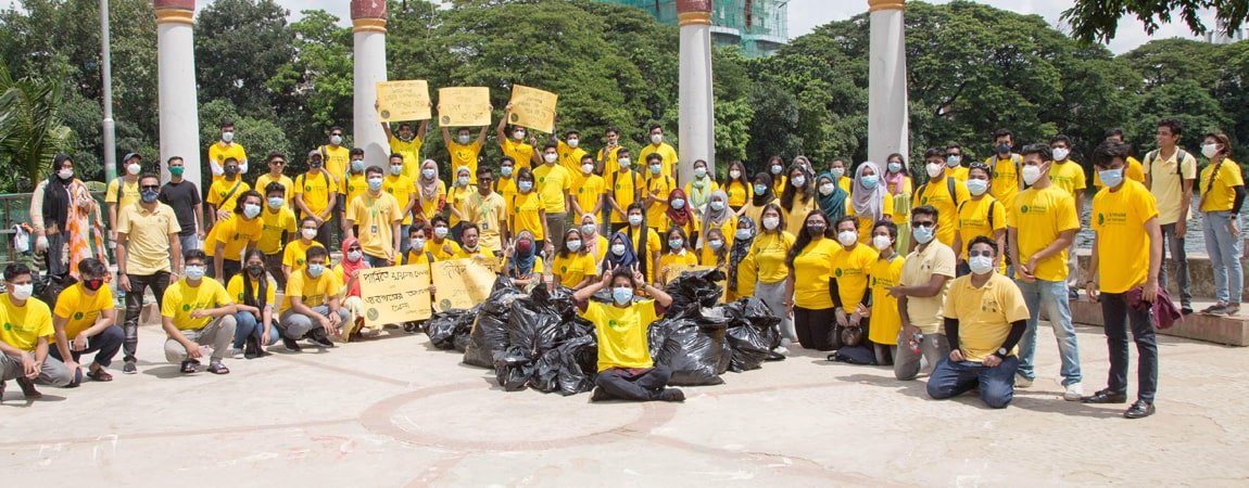 Volunteers Clean Dhanmondi Lake Garbage