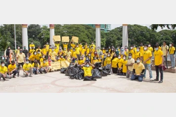 Volunteers Clean Dhanmondi Lake Garbage
