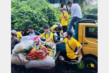 সাতকানিয়ার ৯০টি বন্যাকবলিত পরিবারের পাশে শুকনো খাদ্যসামগ্রী নিয়ে পৌঁছে গেল চট্টগ্রাম জেলার স্বেচ্ছাসেবীরা
